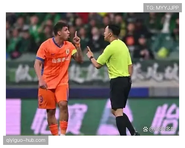 延迟举旗规则：VAR介入后越位判罚为何要等进攻结束？