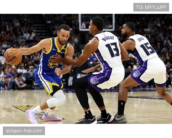 无球掩护为库里制造空位，威金斯三分效率回升