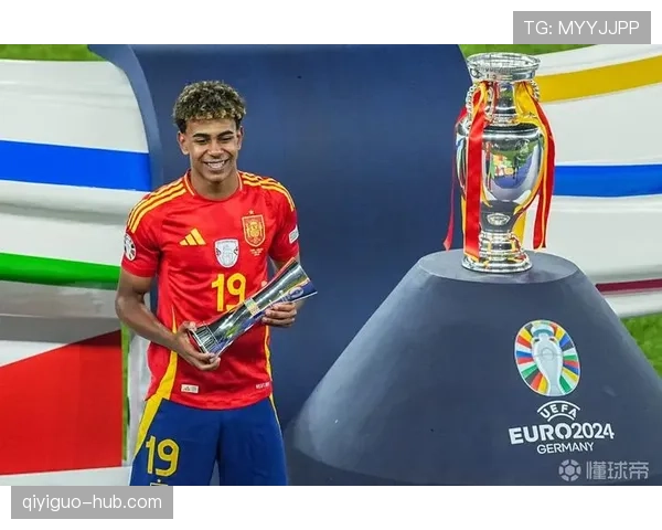 罗德里：西班牙重建核心与欧洲杯夺冠的中场领袖解析