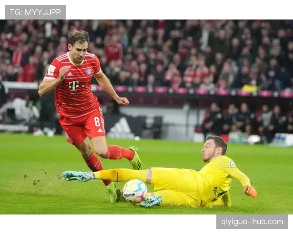 拜仁防线压上成瘾，身后空当频现或影响赛季走势